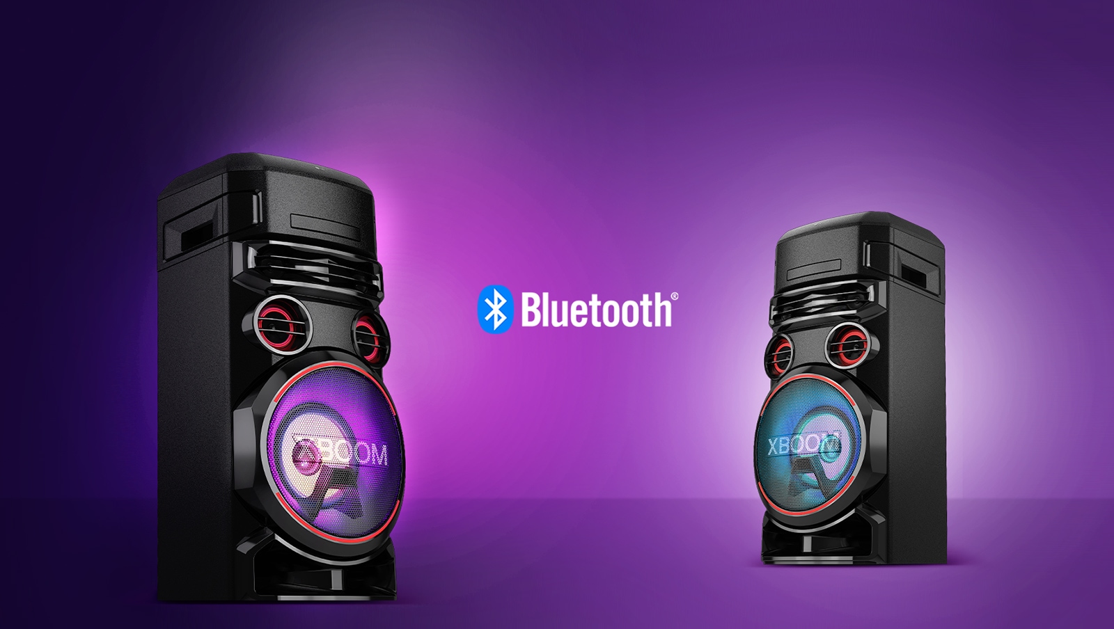 جهازا LG XBOOM يواجهان بعضهما بعضًا بزوايا قطرية على خلفية أرجوانية مع وجود شعار Bluetooth بينهما.